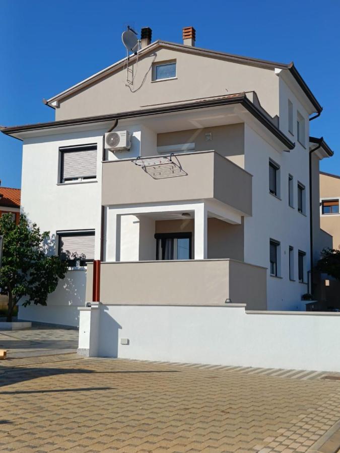 Apartments Ivana With The Pool Rovinjsko Selo Dış mekan fotoğraf